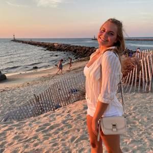 Meet your Posher, Isabella